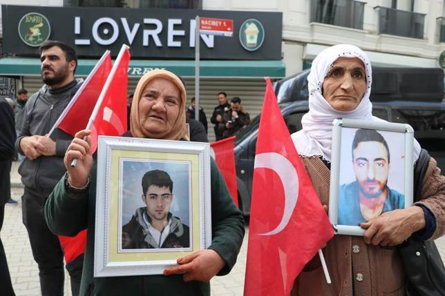 Evlat eylemine katılan anne: Çocuklarımızı söke söke PKK’dan alacağız