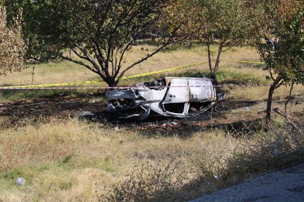 Malatya'da otomobil, devrilip alev aldı; 2 ölü