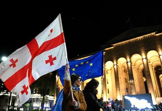 Gürcistan'da AB üyelik müzakerelerinin askıya alınması protesto edildi