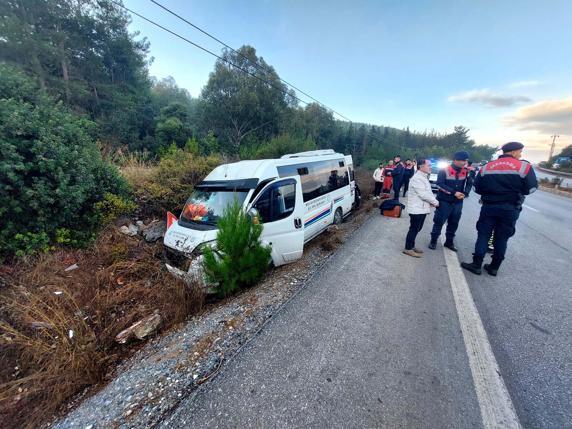 Bodrum'da yolcu minibüsü, şarampole düştü: 8 yaralı