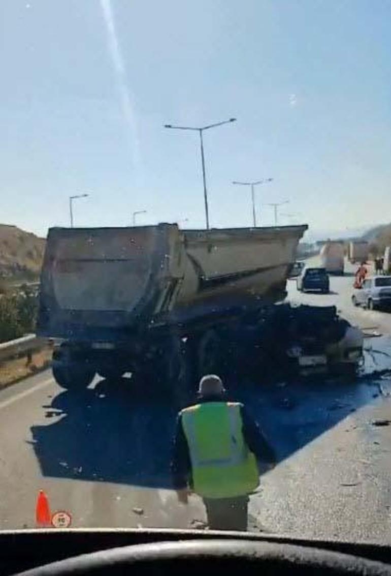 İzmir'de 3 TIR'ın karıştığı kazada 1 ölü, 1 yaralı