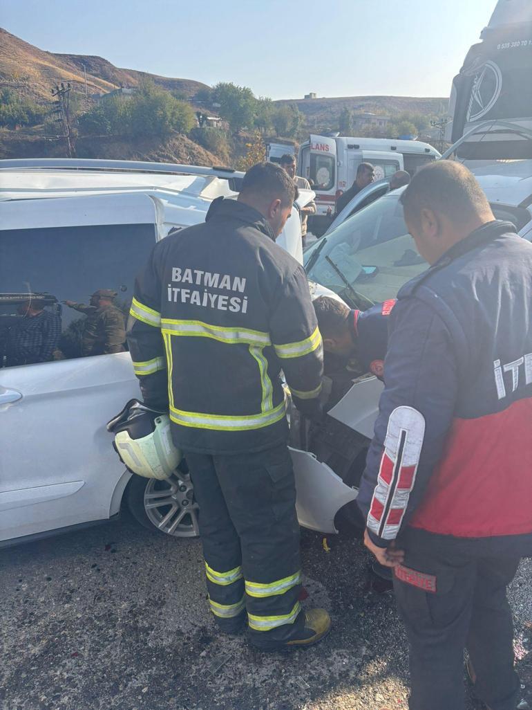 Diyarbakır’da 3 TIR ve 3 otomobilin karıştığı zincirleme kazada 8 yaralı