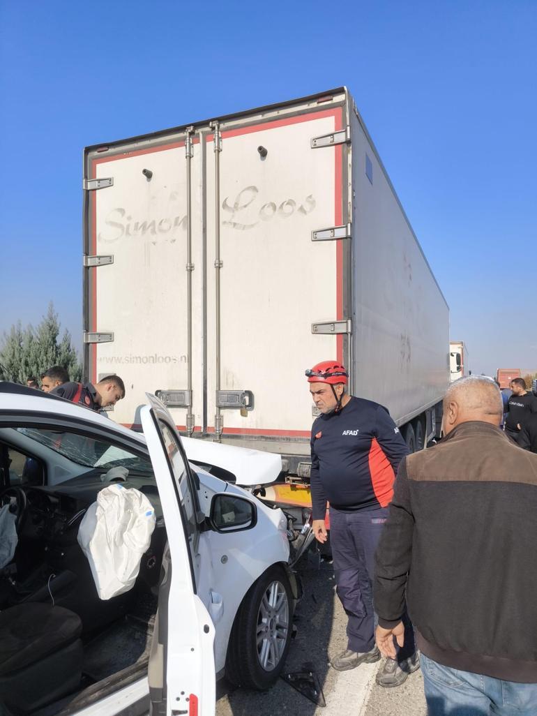 Diyarbakır’da 3 TIR ve 3 otomobilin karıştığı zincirleme kazada 8 yaralı