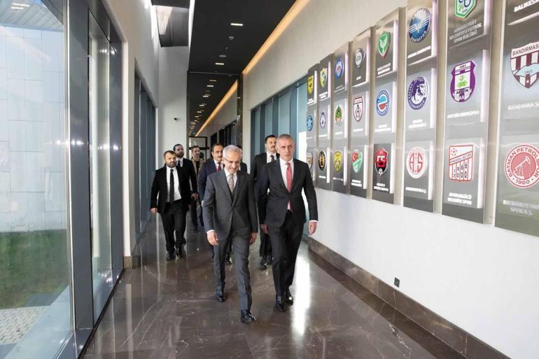 Ulaştırma ve Altyapı Bakanı Uraloğlu, TFF Başkanı Hacıosmanoğlu'nu ziyaret etti