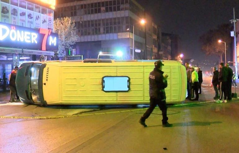 Ankara'da otomobilin çarptığı yolcu minibüsü devrildi; 6 kişinin yaralandığı kaza kamerada