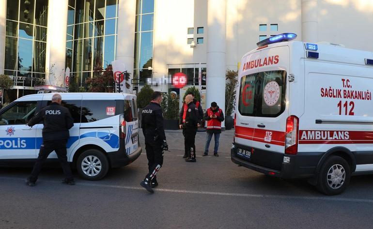 Takip ettikleri husumetlileri tarafından dövülen 2 genç, parkta bulunan bir kişiyi bıçakladı