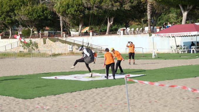 Alanya'da Dünya Yamaç Paraşütü Yarışması yapıldı