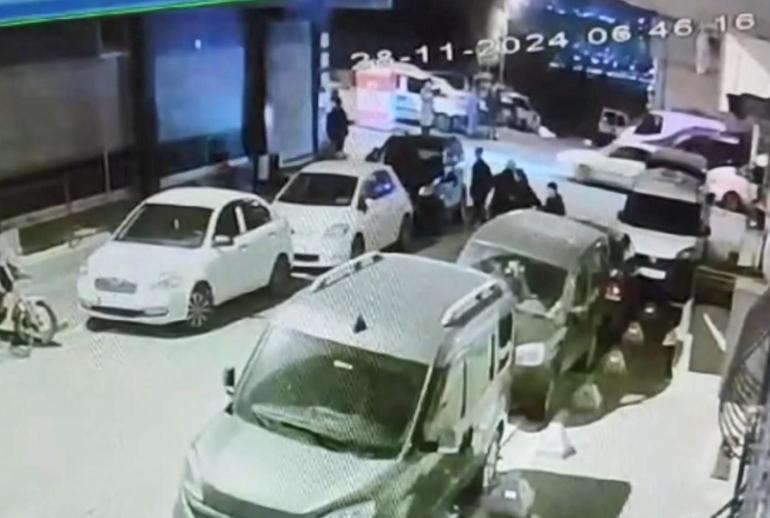 Esenyurt'ta okuldaki tartışma sonrası sınıf arkadaşlarını tekme tokat dövüp, babasını tehdit ettiler