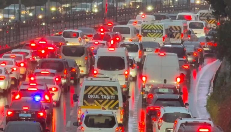 İstanbul'da trafik yoğunluğu yüzde 90'a ulaştı