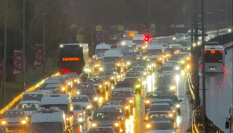 İstanbul'da trafik yoğunluğu yüzde 90'a ulaştı