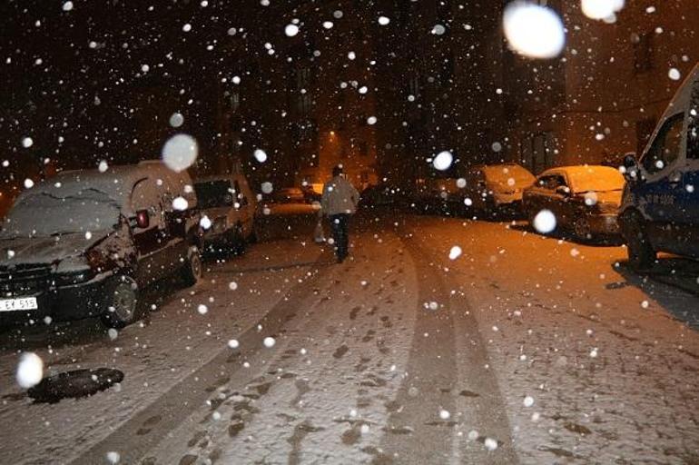 Kar yağışı tüm yurtta etkili oldu! Birçok ilde okullar tatil edildi