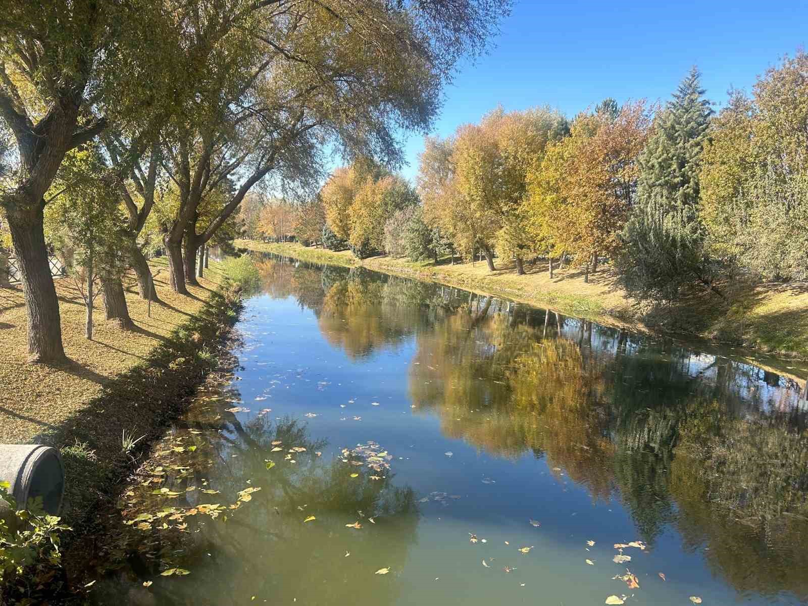 Kanlıkavak Parkı’nda sonbahar manzarası mest etti