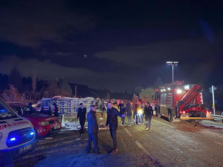 3 kişinin öldüğü kazada, freni boşalan kamyon, ışıkta bekleyen araçlara çarpmış