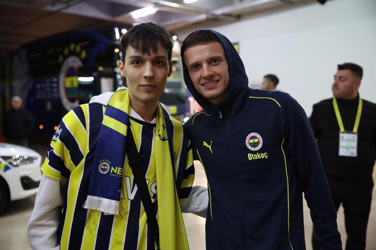 Fenerbahçeli Emir Sözbir, Ülker Stadı'nda yapay kalple maç izleyen ilk taraftar oldu