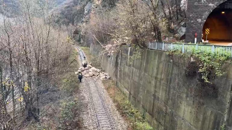 Karabük’te heyelan nedeniyle demir yolu ulaşıma kapandı