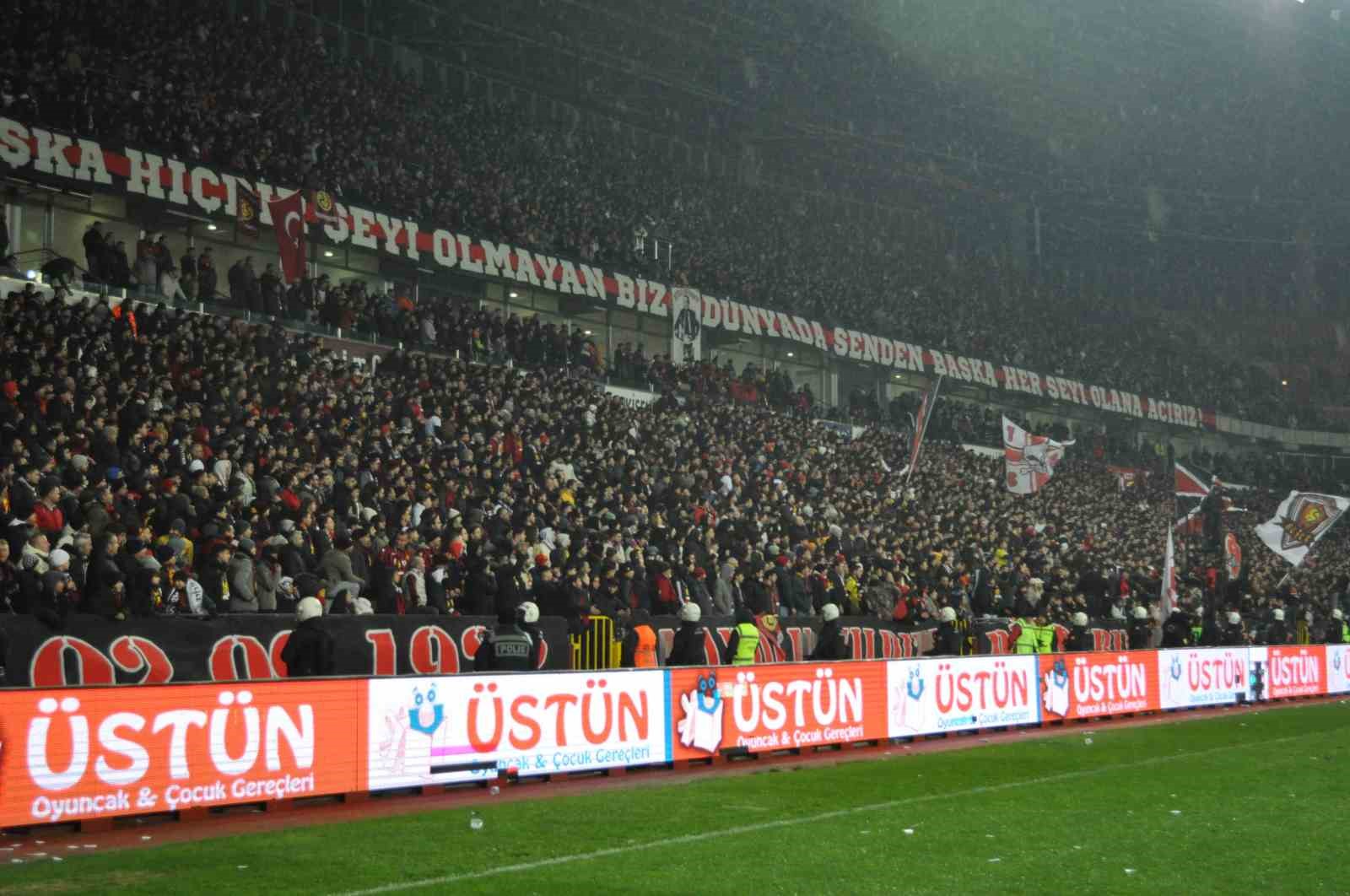 Taraftarıyla rekor kıran Eskişehirspor, liderlik koltuğuna oturdu