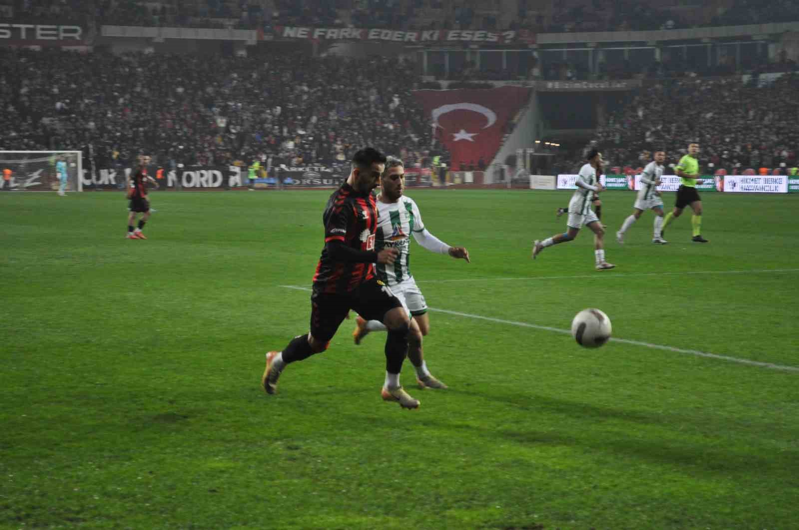 Taraftarıyla rekor kıran Eskişehirspor, liderlik koltuğuna oturdu