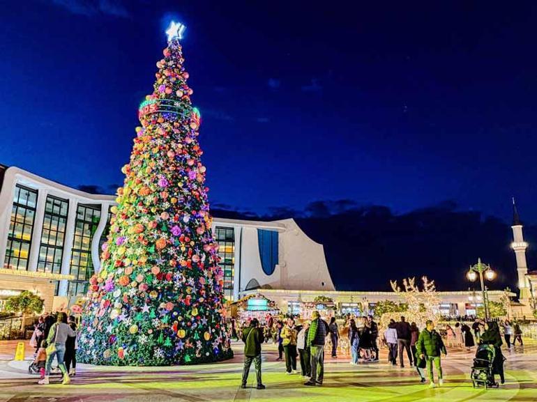 Antalya’ya Noel kutlamaları öncesi turist akını