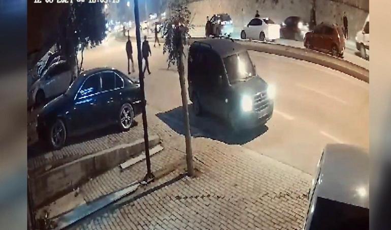 Devrilen motosikletinden düşüp takla attı, tekrar binerek yoluna devam etti; kaza kamerada