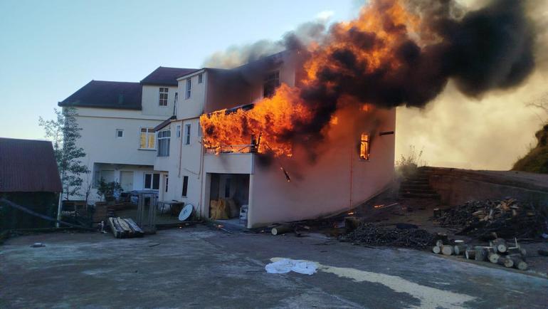 Ordu’da sobadan çıkan yangında 3 evde hasar oluştu, 1 kişi hayatını kaybetti