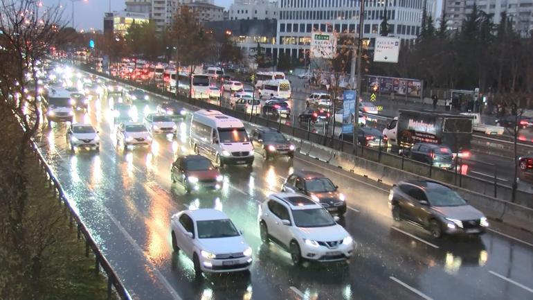 Kozyatağı D-100'de trafik yoğunluğu