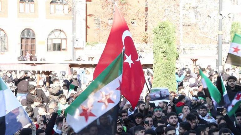 Suriyelilerden Fatih Camii'nde kutlama