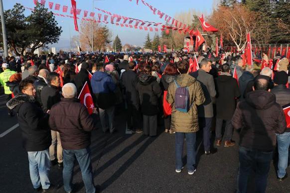 Kayseri'de 8 yıl önce terör saldırısında şehit olan 15 asker anıldı