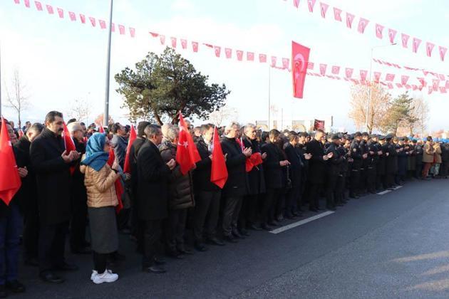 Kayseri'de 8 yıl önce terör saldırısında şehit olan 15 asker anıldı