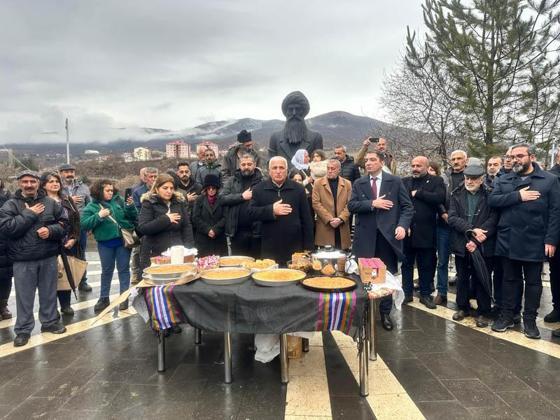 Tunceli'de, avukatlardan 'Huzur, hukuk ve adalet' istekli geleneksel yeni yıl kutlaması