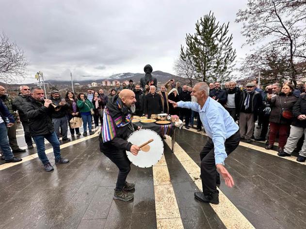 Tunceli'de, avukatlardan 'Huzur, hukuk ve adalet' istekli geleneksel yeni yıl kutlaması