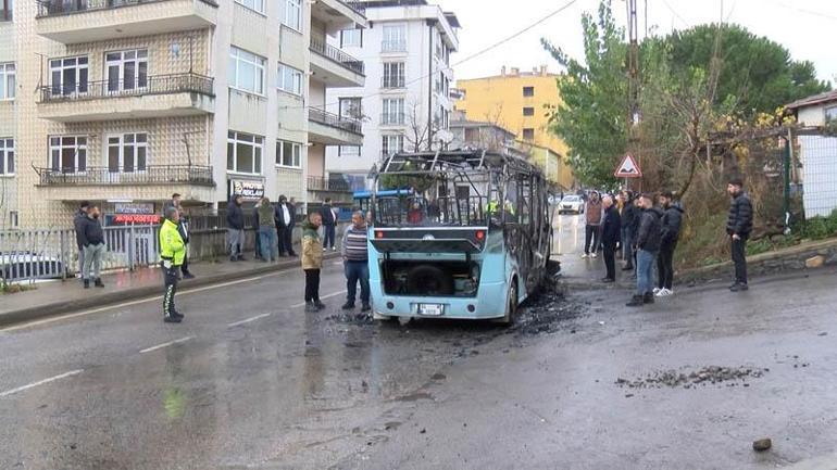 Kartal’da minibüs alev alev yandı, yolcular tahliye edildi