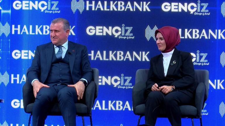 Gençİz Zirvesi'ne katılan Bakan Göktaş ve Bakan Bak, gençlerle tecrübelerini paylaştı