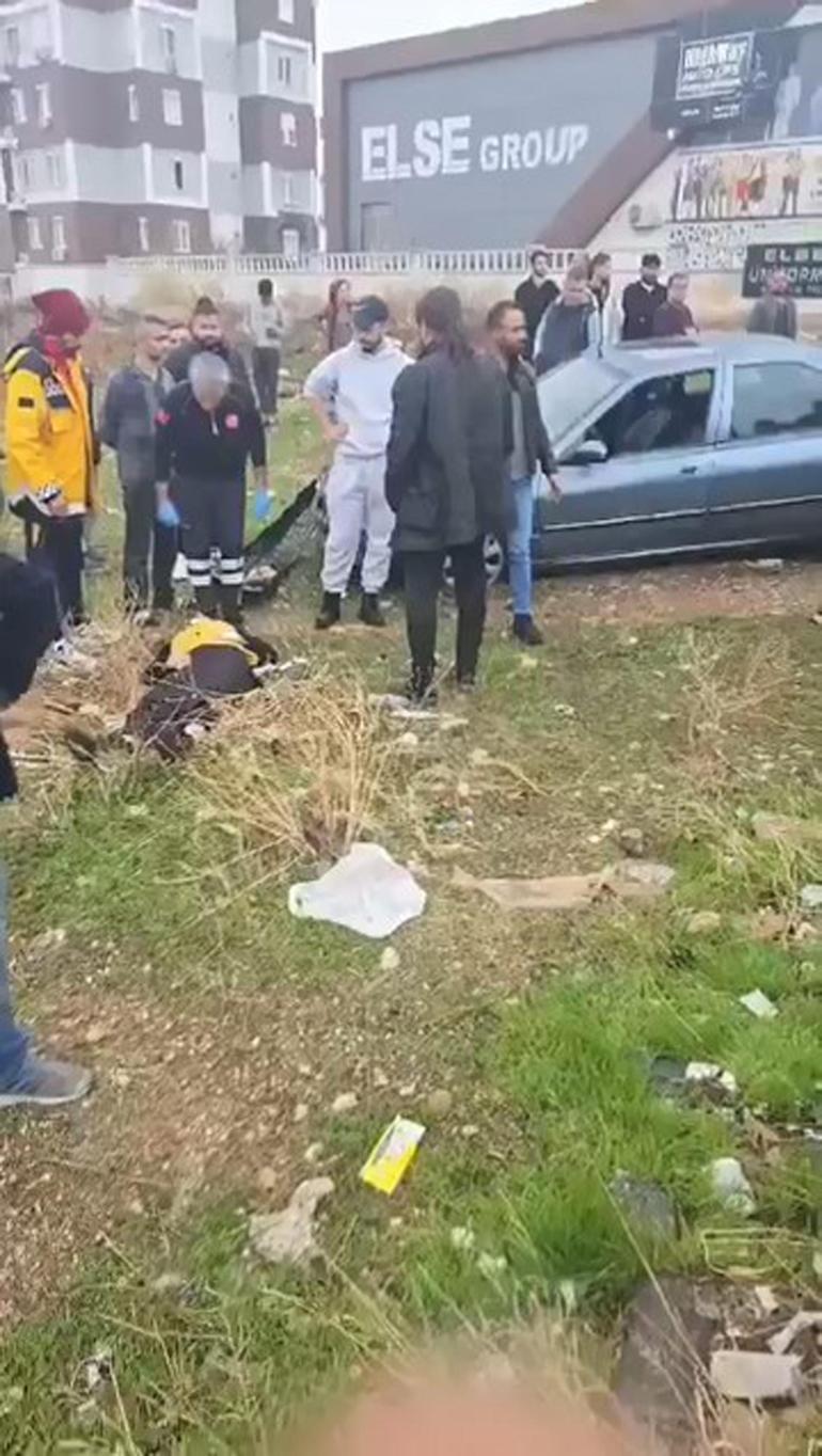 Otomobiliyle kaldırımda yürüyenleri ezdiği anlar kamerada; 1'i bebek 3 yaralı