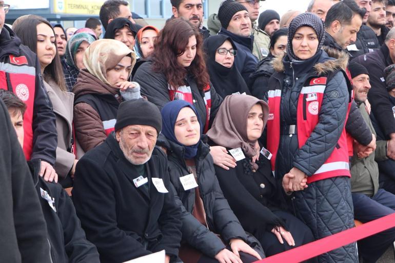 Şehit Nergiz'in cenazesi Erzurum'da; babası 'Susun, Taha uyuyor' diye bağırdı