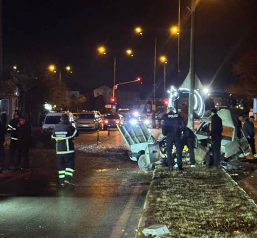 Otomobilin ikiye bölündüğü kazada yaralanan Özcan kurtarılamadı