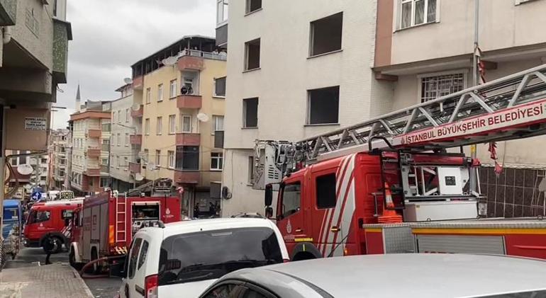 Gaziosmanpaşa'da kentsel dönüşüm için boşaltılan binanın çatısında yangın