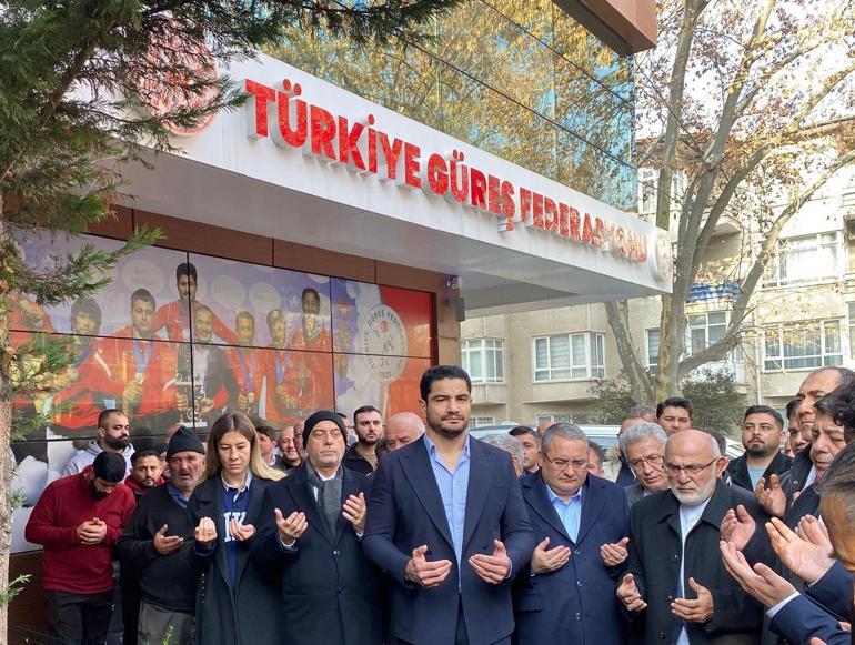 Taha Akgül, başkanlık koltuğuna oturdu