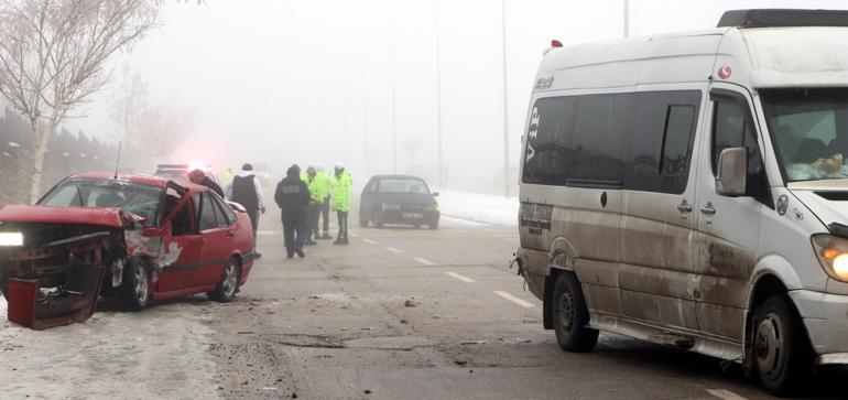 Erzurum’da 13 araç zincirleme kazaya karıştı