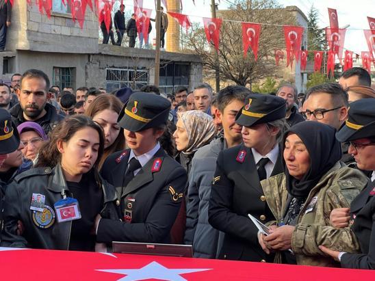 Şehit oğlunu son yolculuğuna 'Allah'ım cennetine al' diyerek uğurladı