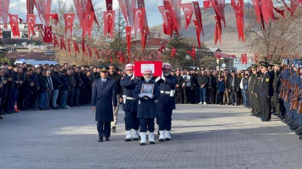 Şehit oğlunu son yolculuğuna 'Allah'ım cennetine al' diyerek uğurladı