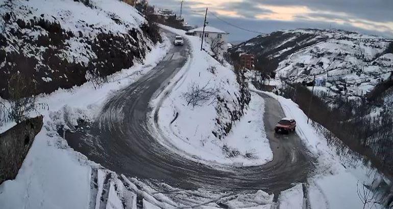 Trabzon'da minibüsün dereye yuvarlanması kamerada: 1 ölü, 1 yaralı