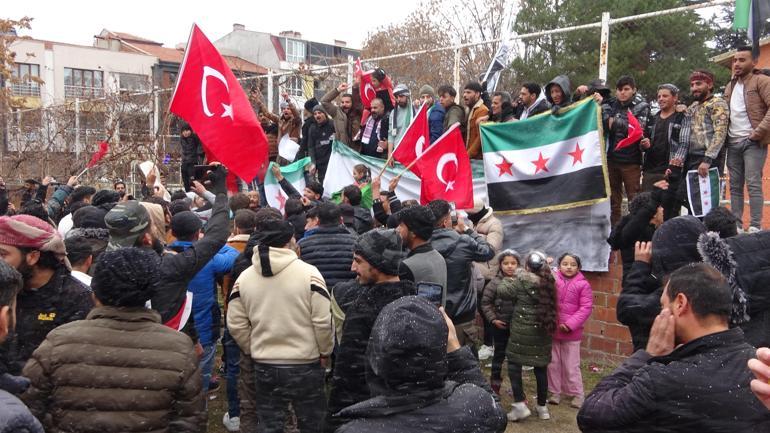 Eskişehir’de Suriyeliler, Esad'ın gidişini kutladı