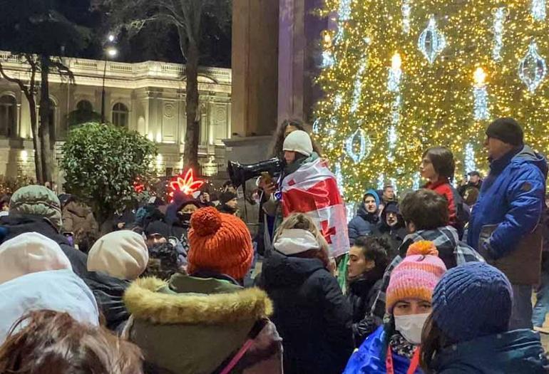 Gürcistan’da AB eylemleri sürüyor