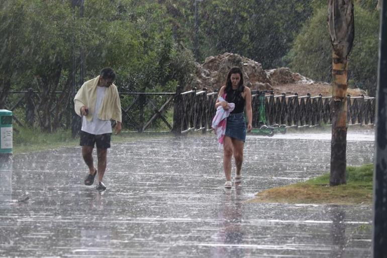 Antalya'da 'çok kuvvetli sağanak' uyarısı