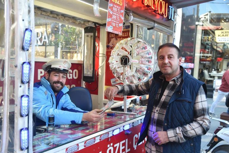 Dağıtım garantili 600 milyon liralık 'rekor' ikramiyeli Milli Piyango Yılbaşı biletlerine yoğun ilgi