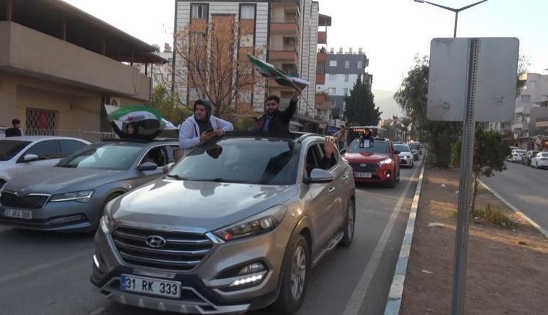 Cilvegözü Gümrük Kapısı’nda kutlama; ‘Artık özgürüz, herkes vatanına dönsün’