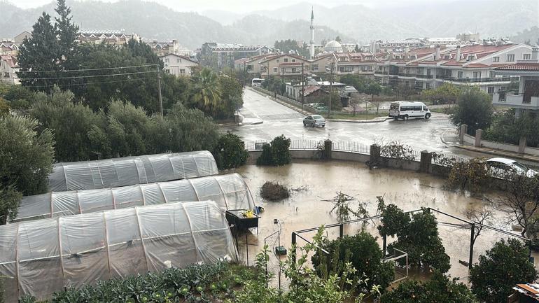 Marmaris'te sağanak etkili oldu