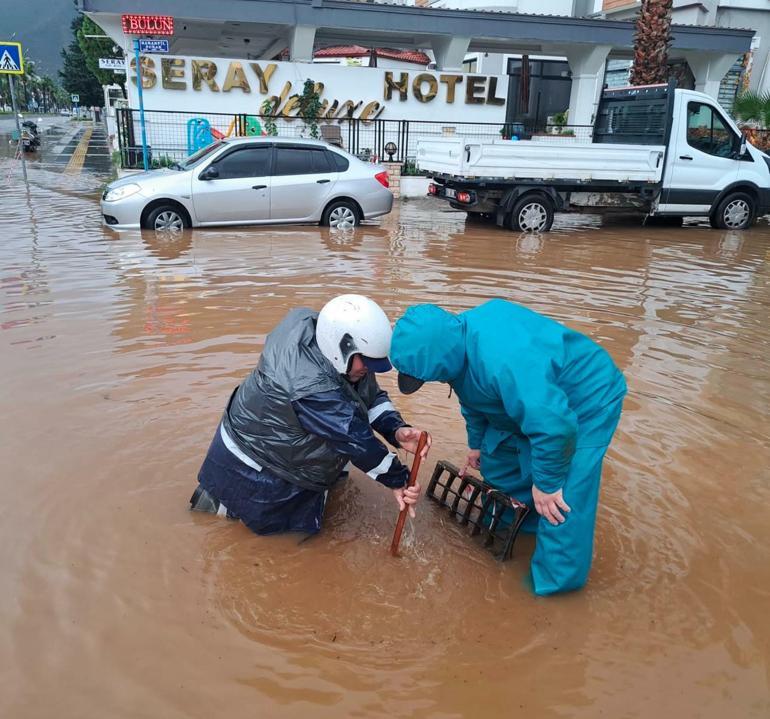 Marmaris'te sağanak etkili oldu