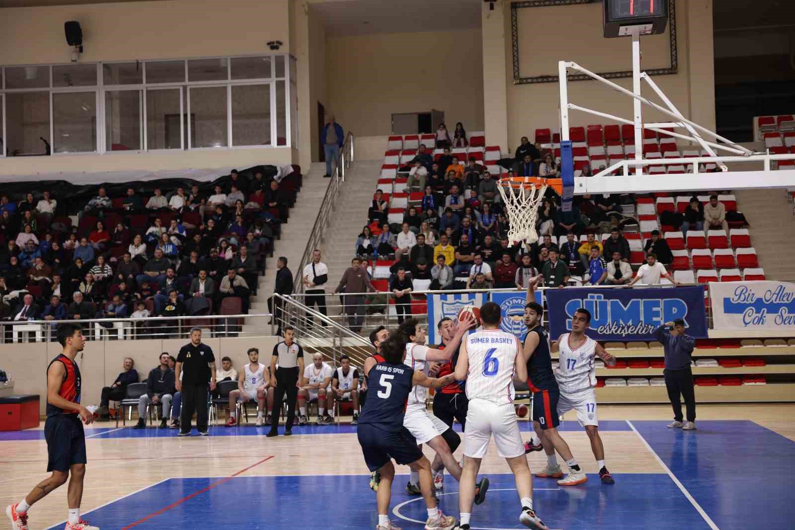 Başkan Kurt’a Basketbol Ligi şampiyonluk maçında büyük ilgi