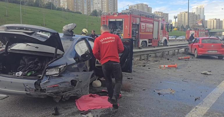 Ataşehir'de otomobil bariyere saplandı: 2 yaralı